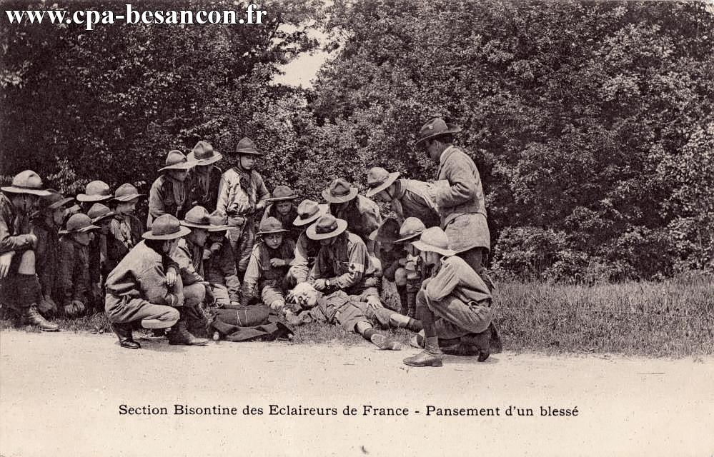 Section Bisontine des Eclaireurs de France - Pansement d'un blessé